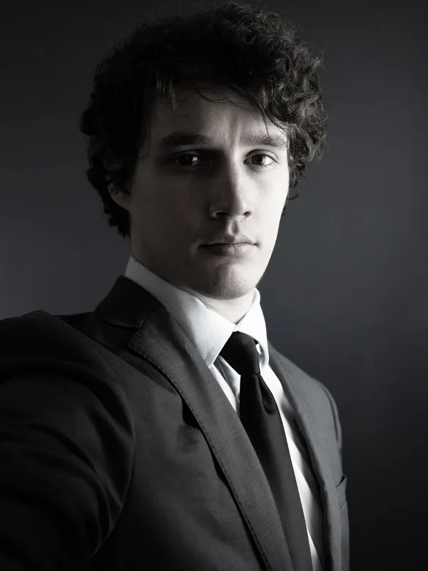 Professional headshot of Teddy - Founder of Book Teddy